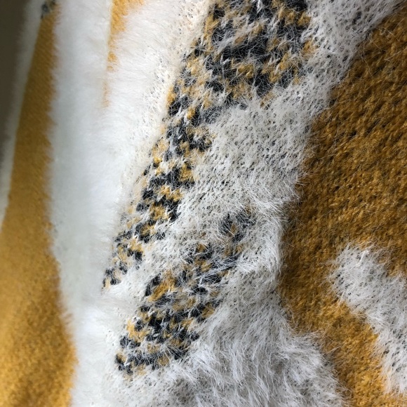 Women’s Sweater Poncho - Picture 5 of 5